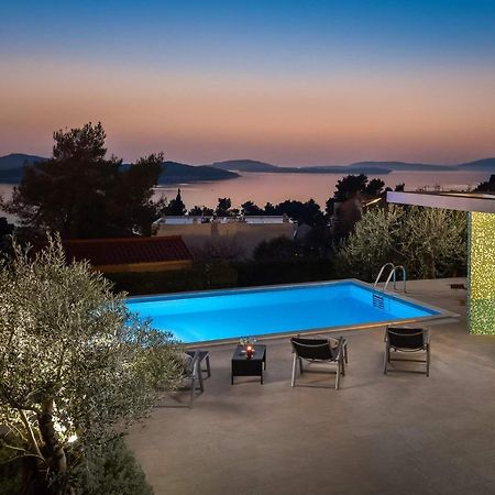 Villa Tela With Pool Zaboric Buitenkant foto