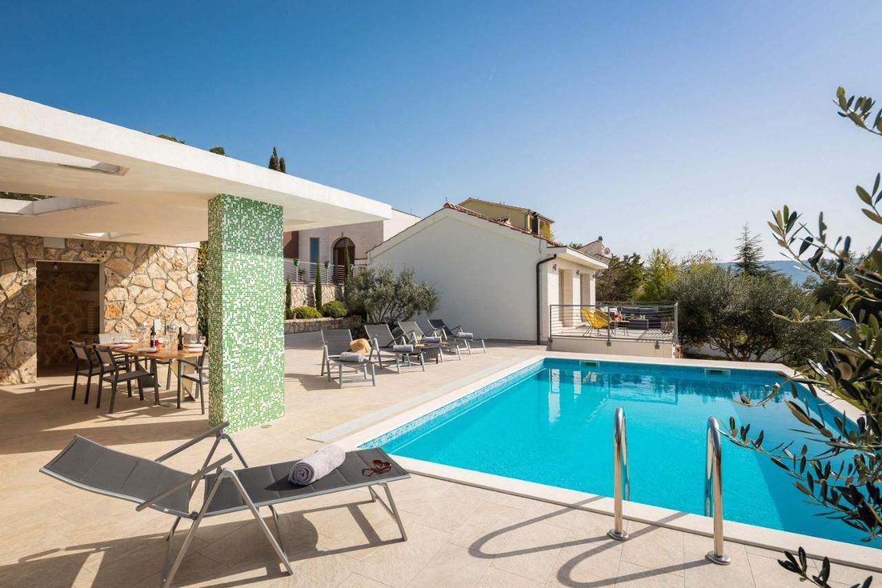 Villa Tela With Pool Zaboric Buitenkant foto