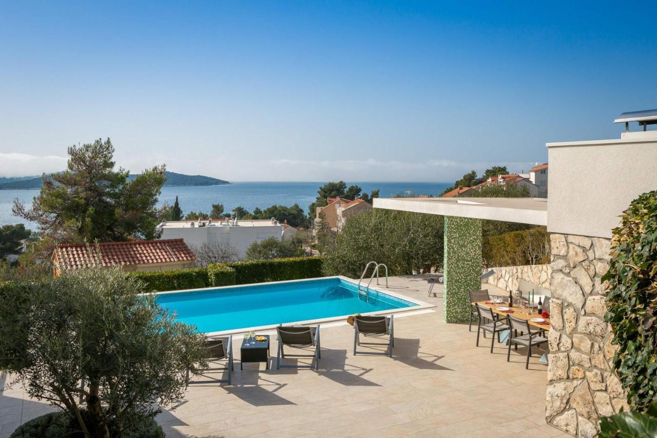 Villa Tela With Pool Zaboric Buitenkant foto