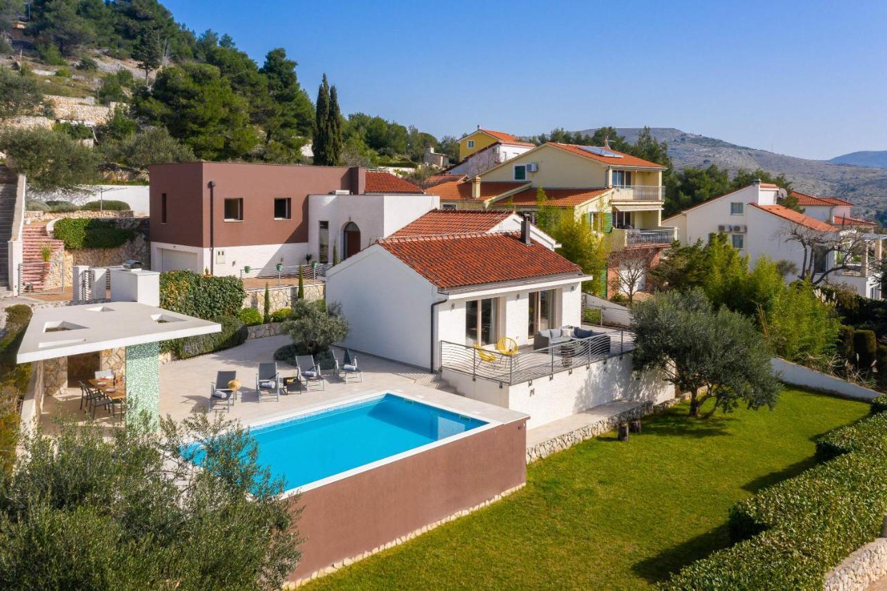 Villa Tela With Pool Zaboric Buitenkant foto