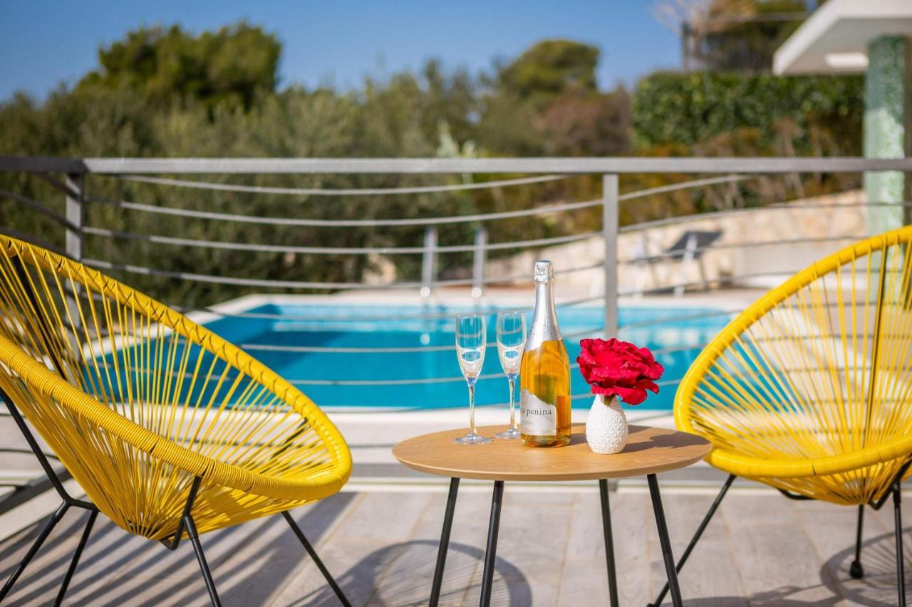Villa Tela With Pool Zaboric Buitenkant foto