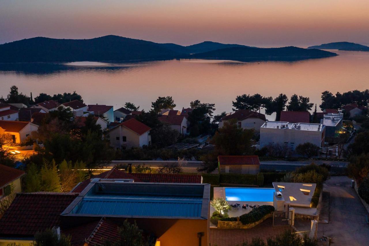 Villa Tela With Pool Zaboric Buitenkant foto