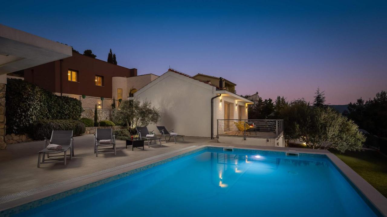 Villa Tela With Pool Zaboric Buitenkant foto