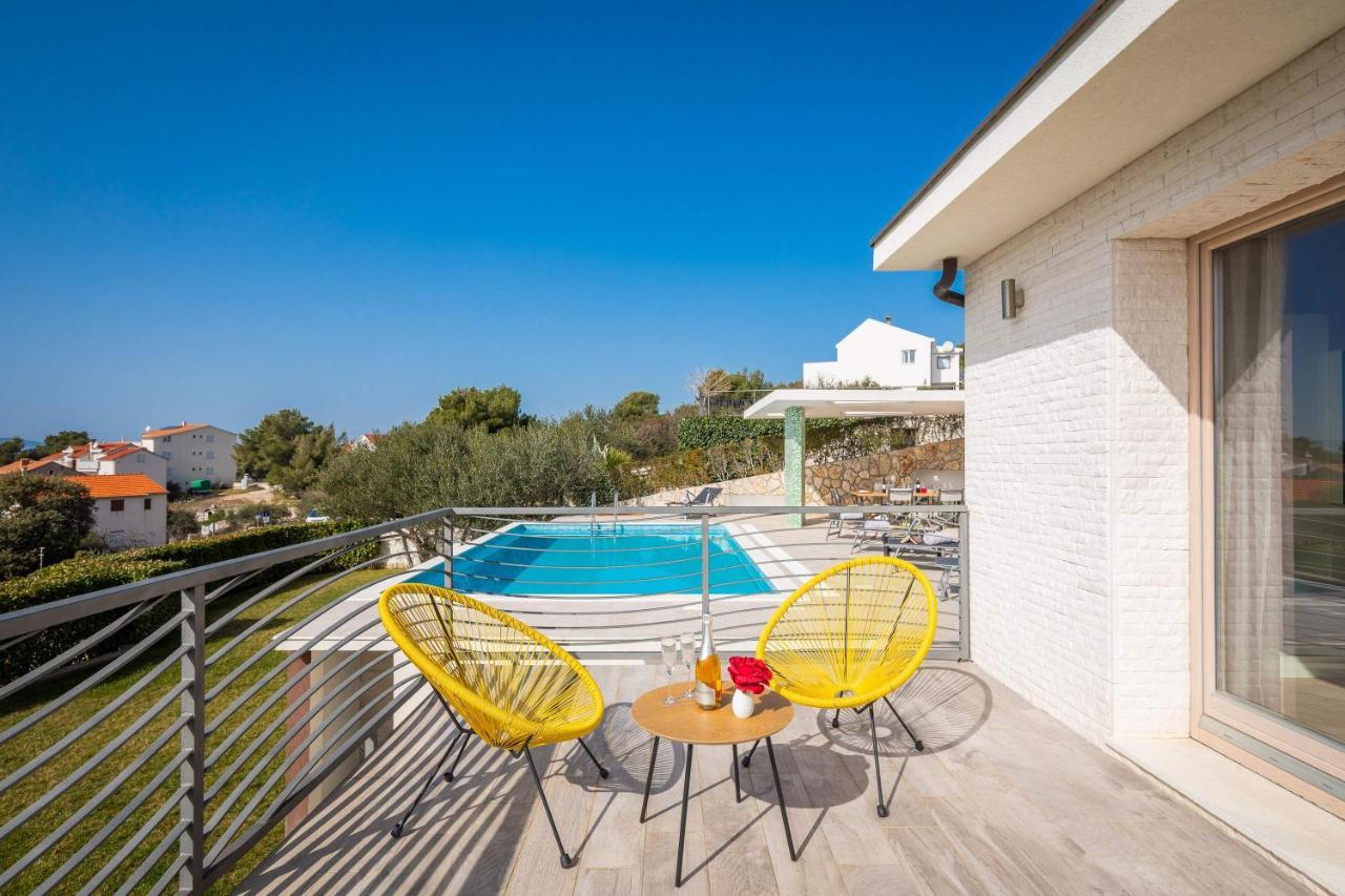 Villa Tela With Pool Zaboric Buitenkant foto
