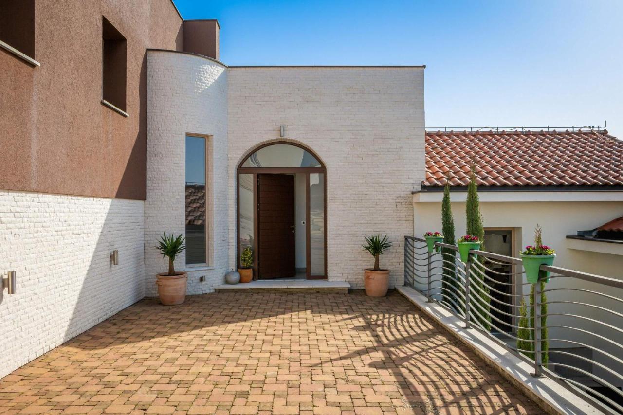 Villa Tela With Pool Zaboric Buitenkant foto