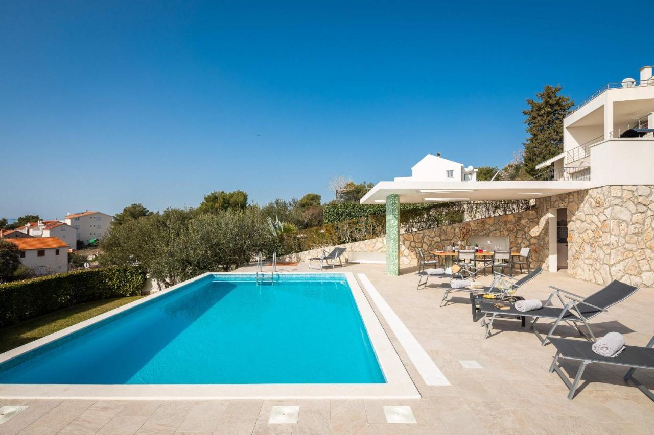Villa Tela With Pool Zaboric Buitenkant foto