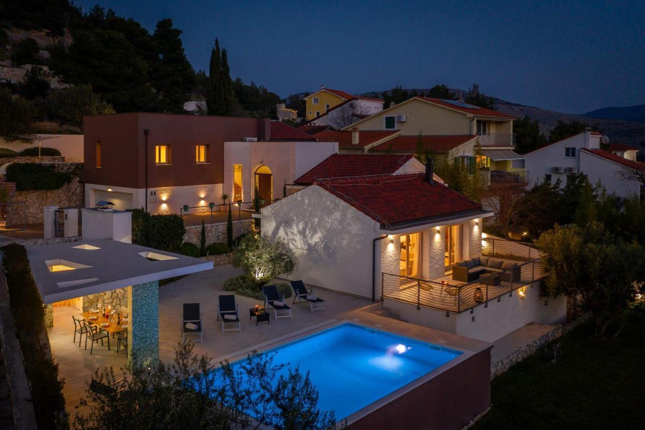 Villa Tela With Pool Zaboric Buitenkant foto