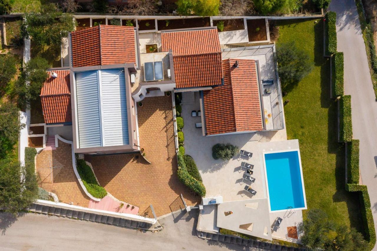 Villa Tela With Pool Zaboric Buitenkant foto