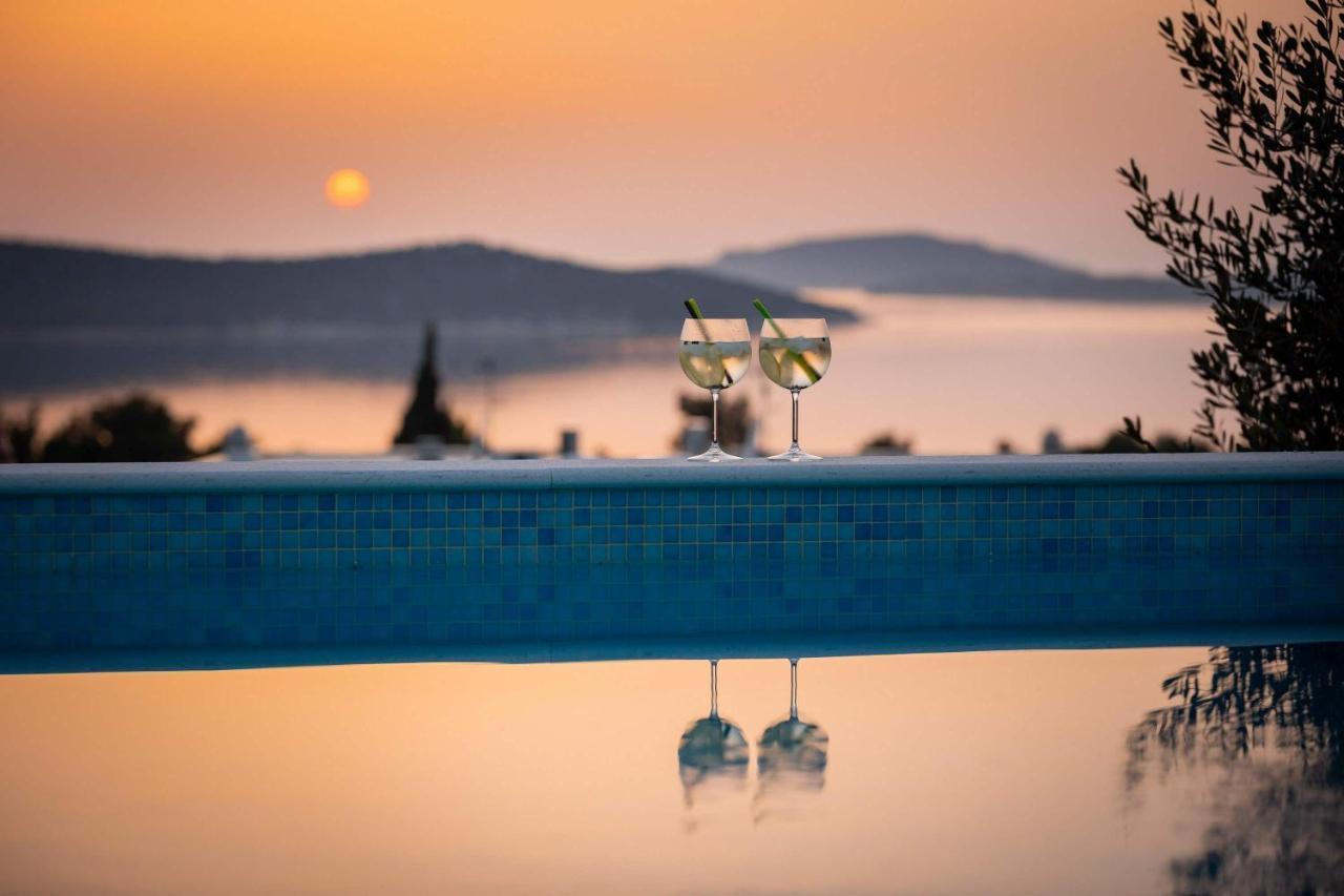 Villa Tela With Pool Zaboric Buitenkant foto
